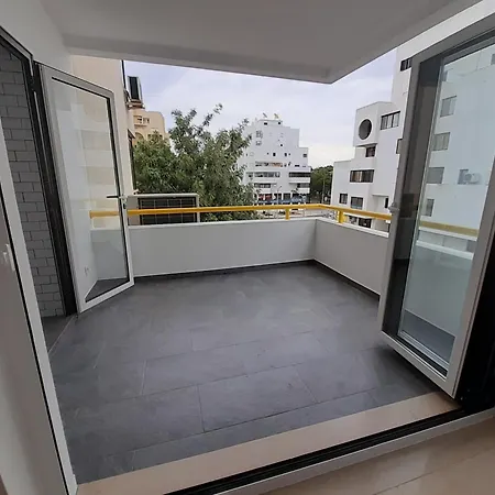 Apartamento Luxury Flat In *