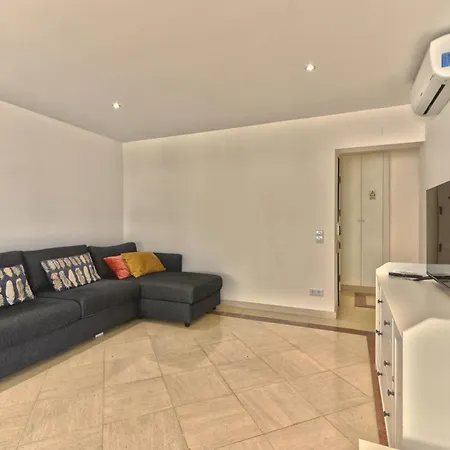 Apartamento Luxury Flat In *